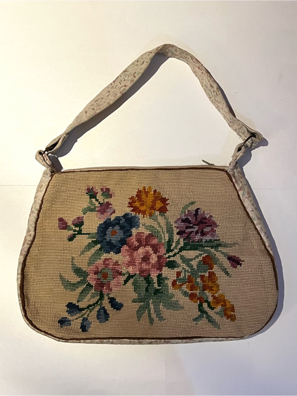 Vintage Floral Needlepoint Shoulder Bag in Cream-Beige with Multicolor Bouquet